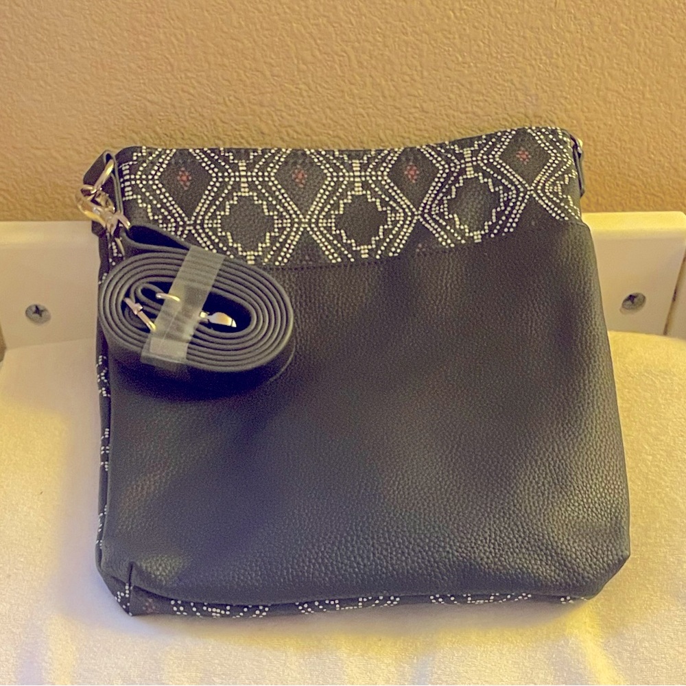 ThirtyOne Organizing Shoulder Bag LTD in navy dotted geo pebble print